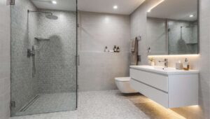 Zelfklevende tegels in de badkamer: waarom de ondergrond bepaalt of ze na een jaar loslaten